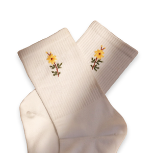 Chaussettes à fleurs brodées personnalisées pour femmes Chaussettes en coton doux de haute qualité ODM Logo personnalisé Design Fashion Casual Vente en gros - Product Image 4