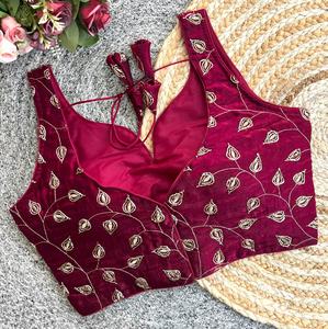 Blouse moderne avec des motifs en valmoti et des sequins, col en V avec des fils, manches de 10 pouces à l'intérieur, motif ouvert au dos - Product Image 6