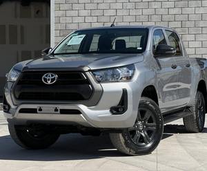 Toyota Hilux Pickup 2024, Volante a la Derecha, Segunda Mano, Diésel, Sedán, Caja de Cambios Automática, Motor Turbo, Asientos de Cuero, R19 Oscuro - Product Image 2