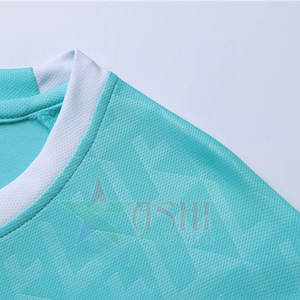 Uniforme de Fútbol Personalizado al por Mayor, Tallas Grandes, con Impresión de Logotipo Personalizado, Secado Rápido y Ecológico para Hombre - Product Image 3