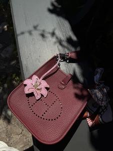 Porte-clés brodé multicolore Ciao Bella Amore, fait main, perles de rocaille, breloque pour sac, fermoir en métal doré, cadeaux pour femme - Product Image 2