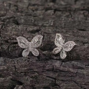 Pendientes de Botón de Moissanita con Forma de Mariposa en Oro de 18K para Novia, Pendientes Brillantes de Corte Redondo en Plata, Oro, Oro Rosa y Oro Blanco - Product Image 4