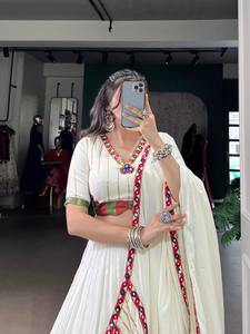 Navratri เสื้อโรมันแบบพิเศษพร้อมลายปัก kutchi gamthi และงานกระจก lehenga choli แฟชั่นสำหรับผู้หญิงจากอินเดีย - Product Image 2