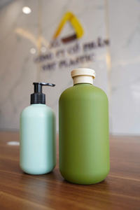 NBT Vente en gros Bouteilles en plastique HDPE 300ml 500ml Cylindre arrondi pour shampoing, nettoyant pour le visage, huiles essentielles - Product Image 4