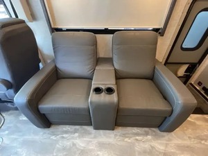 ผู้จำหน่ายรถบ้านมือสอง ปี 2023 รุ่น T H O R CHALLENGER 36FA สำหรับขาย - Product Image 4