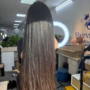 Perruque de cheveux vietnamiens bruts vierges 100%, cuticule alignée et lisse, style soyeux et long et droit avec petit bonnet en dentelle complète - Product Image 1