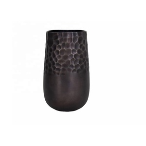 Florero negro de diseño facetado de aluminio fundido de alta calidad, florero de mesa moderno de Metal, florero de Metal moderno con acabado negro mate - Product Image 3