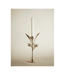 Bougeoir en laiton poli de qualité supérieure conçu pour rehausser le décor de pooja mariages classiques et salons inspirés du patrimoine - Product Image 1