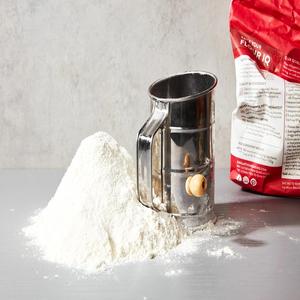 Farine de cuisson de haute qualité à texture lisse, parfaite pour les gâteaux au pain, les pâtisseries et plus encore. Achetez maintenant avec une livraison rapide - Product Image 3