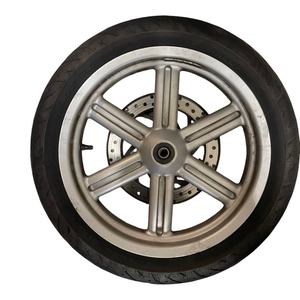 Roue arrière d'origine Aprilia Sport City 125 2005 avec disque de frein, jante en alliage usagée pour moto - Product Image 2