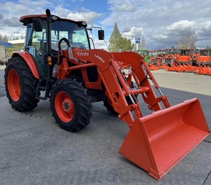 Tractor M5-111HDC24-1 2022 - Tractor Utilitario de Alto Rendimiento con Cabina Climatizada y Características Avanzadas - Product Image 1