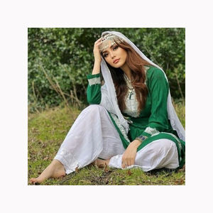 Robe afghane en tissu personnalisé de qualité supérieure pour les femmes tribales Balochi robe longue brodée lourde à manches longues pour les fêtes - Product Image 3