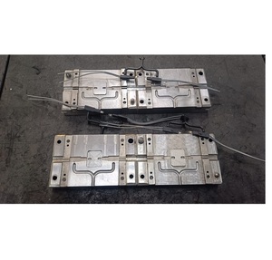 Machine de moulage plastique miniature très demandée pour la fabrication de petites pièces et les projets d'ingénierie, disponible à la vente - Product Image 3