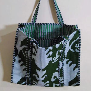 Bolso de Algodón Acolchado Reversible Hecho a Mano, Bolso de Hombro de Compras Respetuoso con el Medio Ambiente, con Cierre de Cadena y Diseño de Estampado Floral - Product Image 1