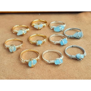 Bagues élégantes plaquées or et argent avec des accents de pierres uniques pour la revente - Product Image 1