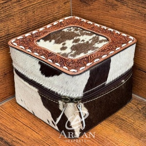 Boîte à bijoux de voyage en cuir usiné à la main Boîte à bijoux en cuir de vachette véritable Organisateur de rangement facile Étui de mode pour femmes - Product Image 1