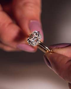 Lujo IGI certificado F/VS1 corte esmeralda anillo de diamante Real compromiso de boda moda oculto Halo diseño promesa anillos OEM ODM - Product Image 3