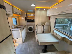 Autocaravana de Lujo con Motor Diésel, Transmisión Manual y Extensión Lateral, para 6 Personas, Amplio Espacio, en Venta - Product Image 4