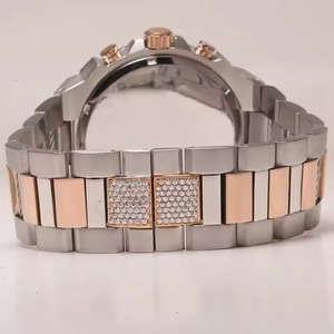 Montre en diamant Moissanite de qualité supérieure avec un design moderne et confortable pour le bureau de fête et la mode quotidienne d'Inde - Product Image 2
