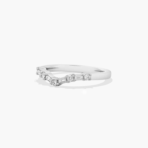 Anillo curvo de diamante Moissanite elegante de plata 925 para su aniversario de boda único o idea de regalo de cumpleaños - Product Image 2