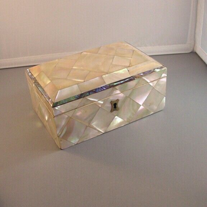 Boîte à bijoux artisanale écologique avec incrustation de nacre |   Rangement élégant pour colliers, bagues et boucles d'oreilles - Product Image 5