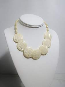 สร้อยคอเครื่องรางเรซินที่มีน้ำหนักเบาสำหรับสวมใส่ทุกวัน - Product Image 4