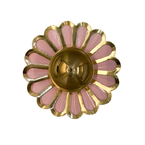 Portavelas artístico de metal para accesorios de lujo para el hogar, decoración elegante de Uttar Pradesh, grande con acabado dorado. - Product Image 1