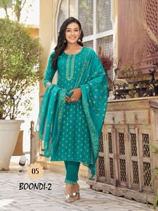 El último diseñador Pure Viscose Silk Hand Work Kurti Set de Fab Zone - Product Image 2