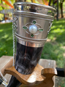 Tasse à corne à boire de style viking fabriquée à la main Design animal poli Portable matériau organique de haute qualité pour l'artisanat naturel - Product Image 5