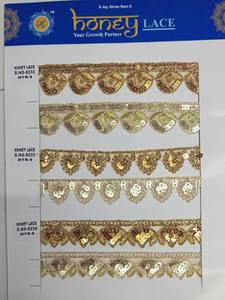 Élégante dentelle brodée florale noire avec des détails complexes, parfaite pour créer des robes de mariée sophistiquées, vêtements de soirée - Product Image 3