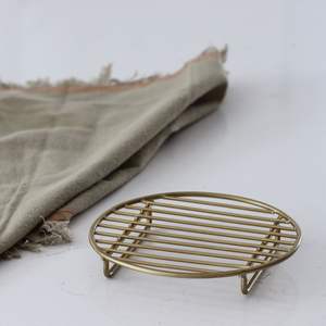 Porte-savon en laiton rustique pour une salle de bain classique, ajoutant un ton métallique chaud et un caractère traditionnel - Product Image 4