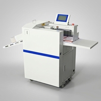 Plieuse numérique haute vitesse avec alimentation pneumatique et écran tactile pour papier de 125 à 400 g/m² et impression offset