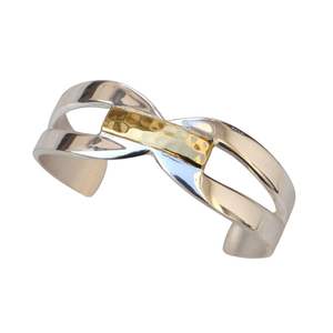 Pulsera Abierta Personalizada con Grabado para Mujer, Joyería de Diseño Hecha de Latón con Baño de Oro, Venta Directa de Fábrica - Product Image 1