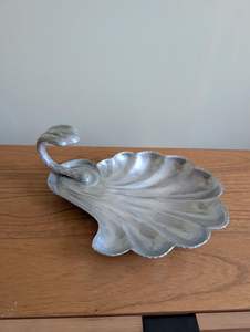 Plat à feuilles en métal fait main idéal pour la décoration de table à manger de mariage et la décoration intérieure de la maison moderne - Product Image 6