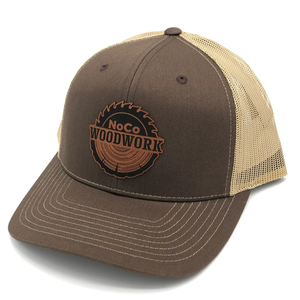 Sombreros de camionero con parche de logotipo grabado de cuero personalizado Gorras estructuradas de alta calidad ODM Sombreros con logotipo personalizado para uso en deportes al aire libre - Product Image 1