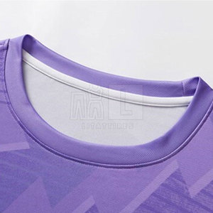 Uniforme de football à manches courtes respirant de haute qualité au design unique pour hommes, vêtements de sport à séchage rapide en gros - Product Image 4