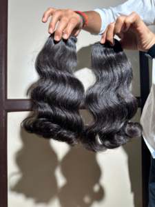 Paquets de cheveux Remy indiens bruts non transformés en gros, cuticule vierge de vague naturelle alignée à double tirage auprès d'un vendeur de confiance - Product Image 4