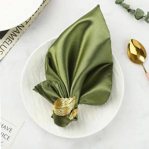 Anneau de serviette pour table à manger, vente chaude, métal clouté, deux tons, laiton clouté, or, porte-serviettes en papier pour mariage - Product Image 1