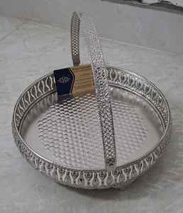 Plateaux en métal argenté allemand Cadeaux de retour de mariage élégants Articles artisanaux en métal - Product Image 5