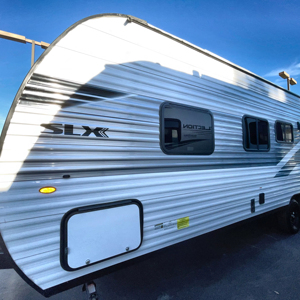 Camping-car d'occasion Jaycoo Jay Flight SLX 260BHW 2025 de 28 pieds, léger et moderne, pour 8 personnes, idéal pour les voyages en famille et les aventures en plein air - Product Image 1