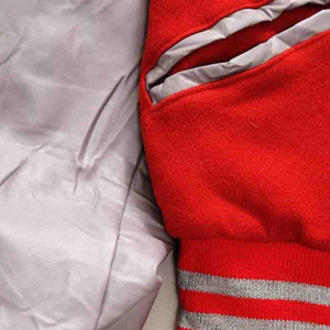 Chaqueta Bomber de Béisbol Varsity Roja y Gris con Parche Personalizado de Moda para Hombre, Ropa de Calle Sólida, Ropa de Abrigo de Invierno Universitaria, Chaquetas para Hombre - Product Image 2