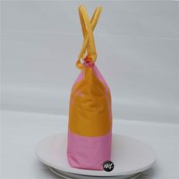 Sac fourre-tout grand format en non-tissé rose et jaune avec logo couronne et poignée, réutilisable et durable pour femmes – Collection Top Ladies of Distinction Incorporated