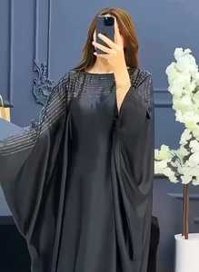 Abayas élégantes et modestes brodées à la main pour femmes - Product Image 3