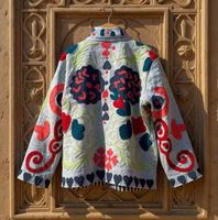 Veste d'hiver pour femmes de haute qualité faite à la main avec broderie Suzani, manteau en tissu TNT court, style et design de robe