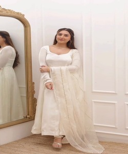 Glamour modeste: Abaya pour femmes robe musulmane Dubaï-infusez votre garde-robe avec des Abayas modestes et élégantes pour un mélange d'élégance - Product Image 1