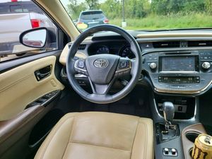 Oferta Especial: Toyota Avalon Limited Usado - ¡Listo para Enviar! - Product Image 2