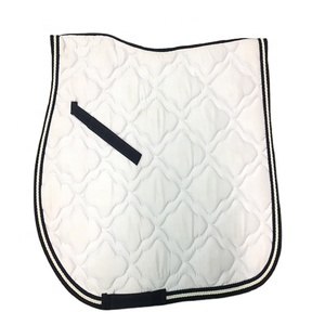 Tapis de selle à dos nu à fleurs blanches du fabricant, tissu d'équitation imperméable à séchage rapide avec doublure en polycoton - Product Image 1