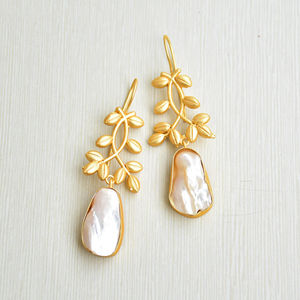 Pendientes de Latón de Exportación al por Mayor, Diseño de Piedra Natural en Bruto con Perlas, Acabado de Latón Antiguo, Pieza de Moda Lista para Enviar - Product Image 4