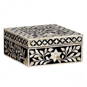 Caja de Joyería Artesanal con Incrustaciones de Hueso - Patrón Geométrico Floral Blanco y Negro, Mosaico de Hueso de Camello, Caja de Recuerdos de Lujo - Product Image 1