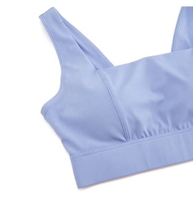 Ensemble de yoga 3 pièces pour femme à col montant et fermeture éclair intégrale, comprenant une veste avec passe-pouces, un soutien-gorge de sport et un legging taille haute pour la gym - Product Image 3